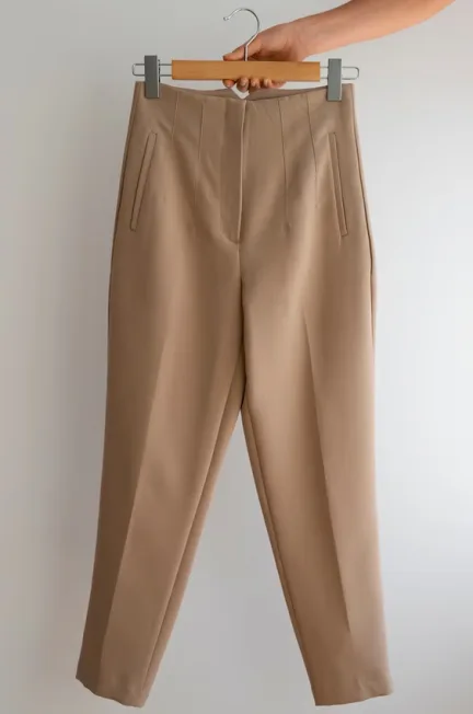 Sandal-pant-in-hanger