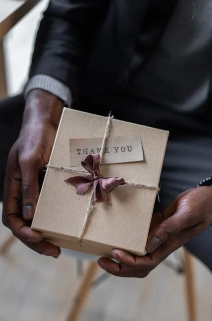 Thank-You-note-on-a-gift-box