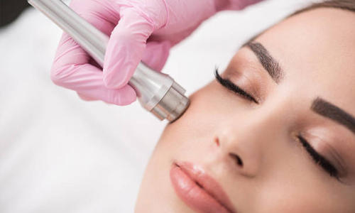 Women-applying-makeup-using-tool