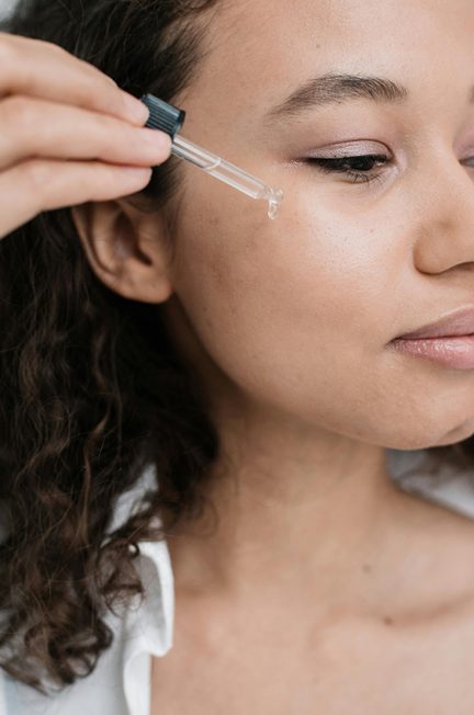 Woman-doing-skincare