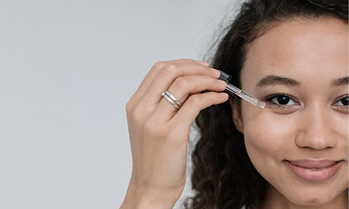 Woman-apply-face-serums