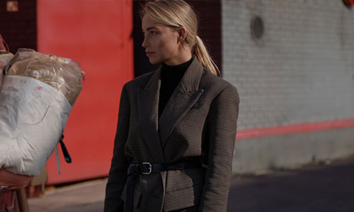 woman-wearing-belt