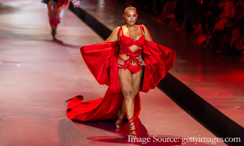 Model-wearing-red